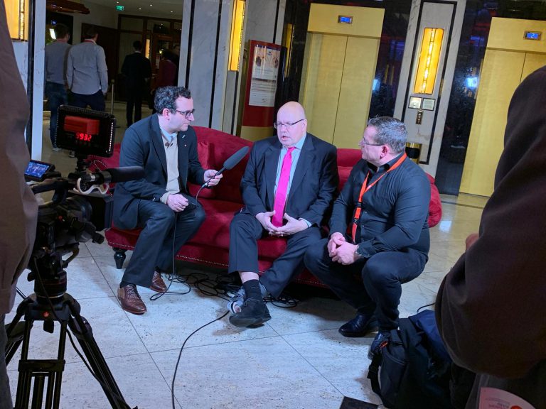 Peter Altmaier auf dem Studiosofa in Berlin beim BVMW Jahresempfang